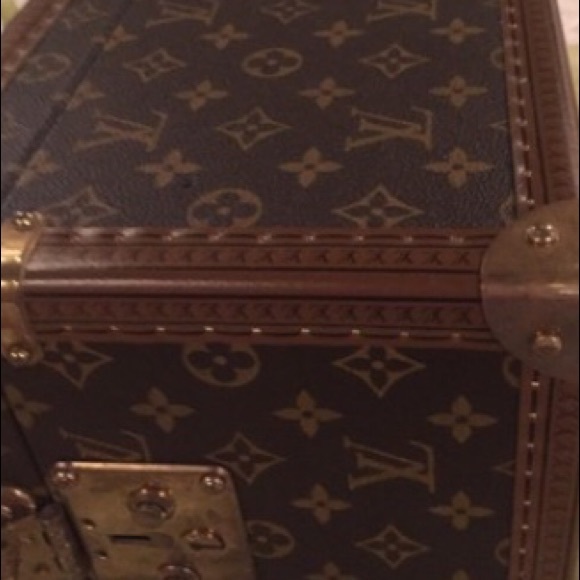 Louis Vuitton - Picture 3 of 8